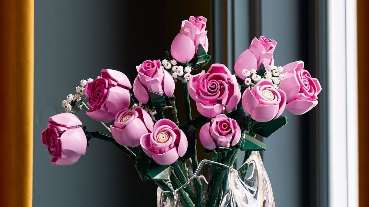 LEGO Botanicals 10374 Bouquet of Pink Roses officially revealed