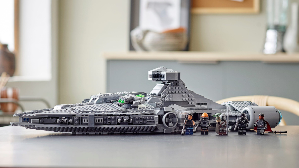 Fennec Shand actor has notes on her LEGO Star Wars minifigure