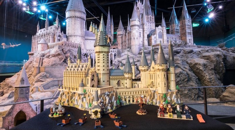 71043 Hogwarts Castle featured 2