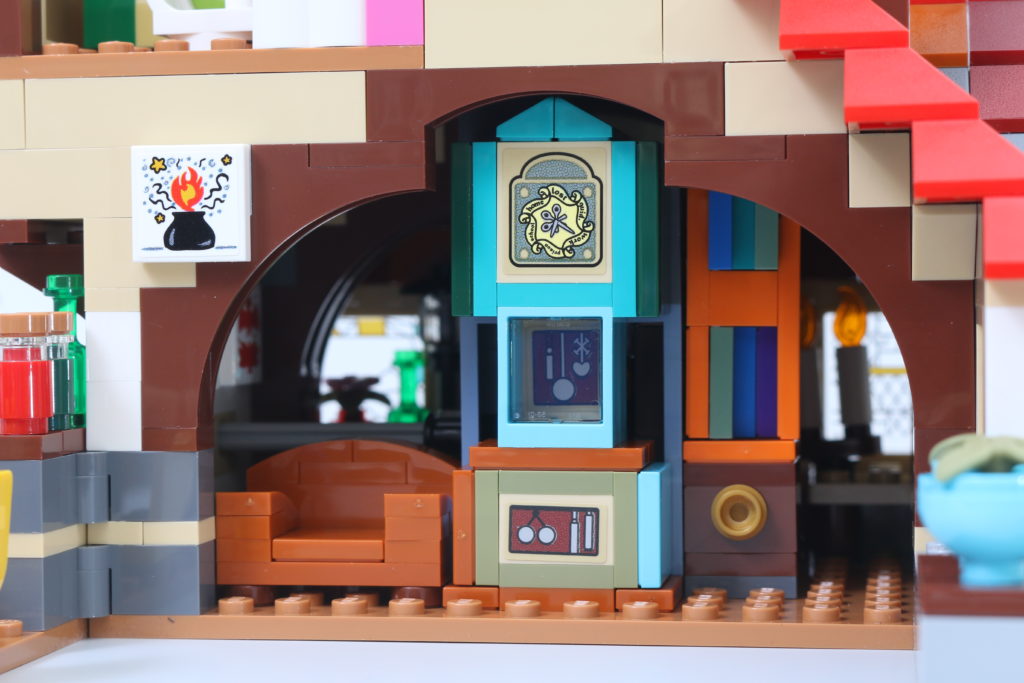 LEGO Harry Potter 75980 Attack on the Burrow review 35