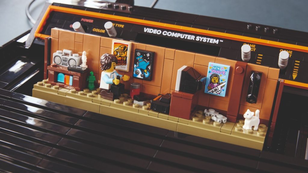 LEGO ICONS 10306 Atari 2600 room featured 1024x576