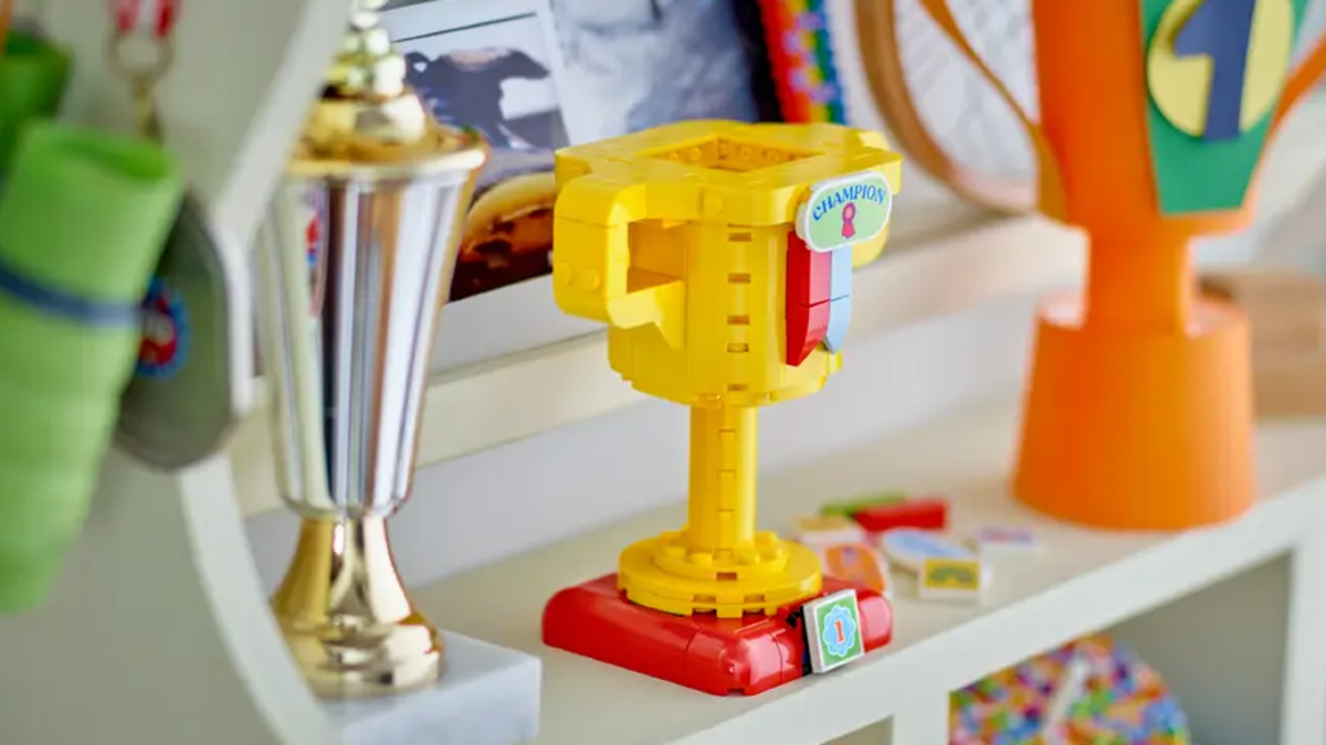 LEGO 40688 Trophy Award gift-with-purchase officially revealed