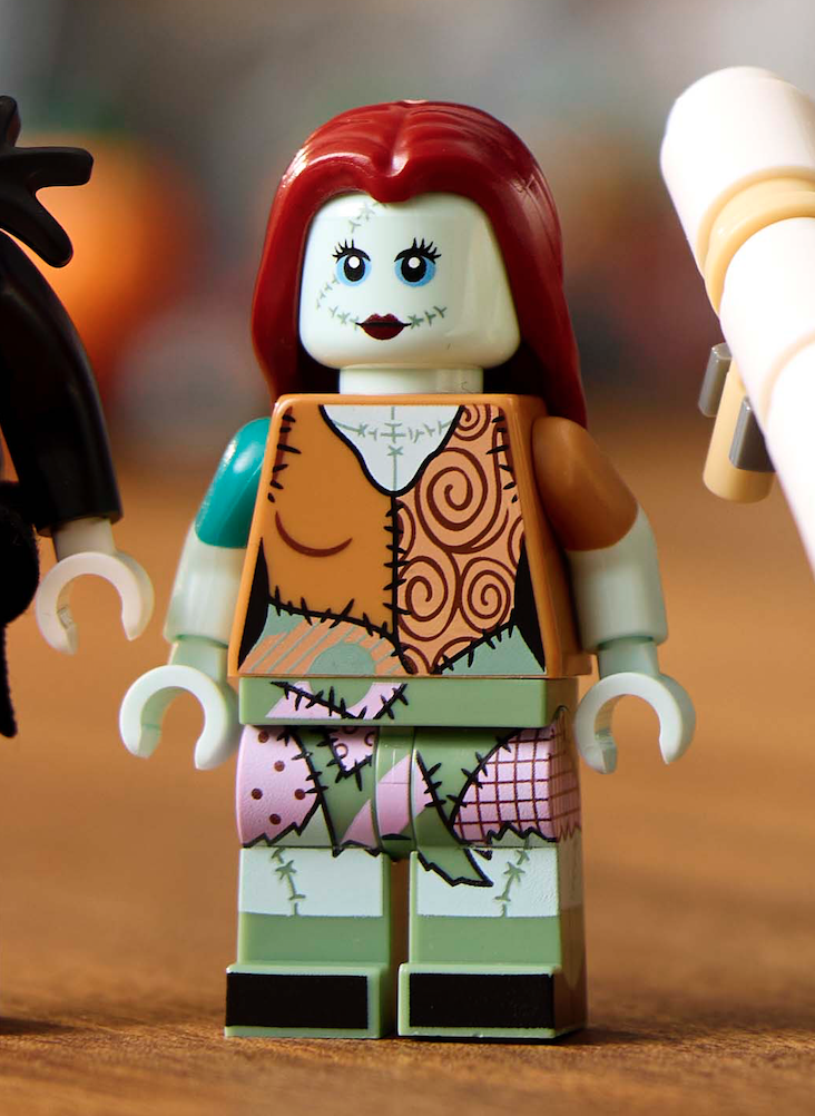 LEGO Ideas 21351 The Nightmare Before Christmas 12