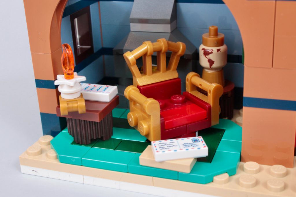 LEGO Winter Village 10339 Santas Post Office review 11 1024x683