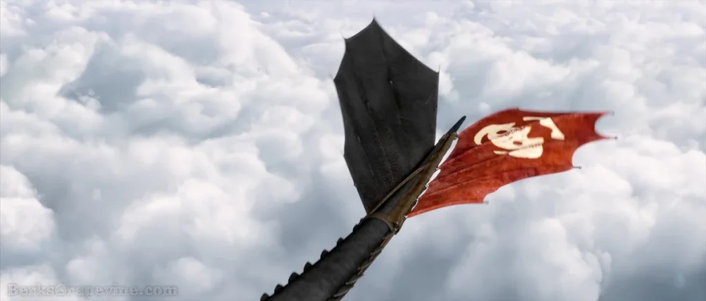 Toothless tail in second movie 1024x437