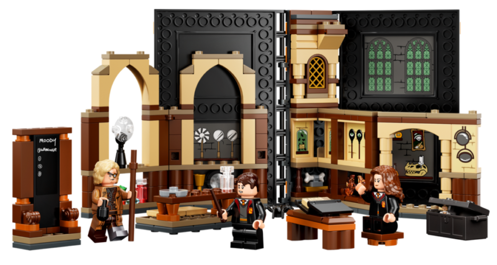 LEGO Harry Potter 76397 Hogwarts Moment Defence Class contents 1024x546