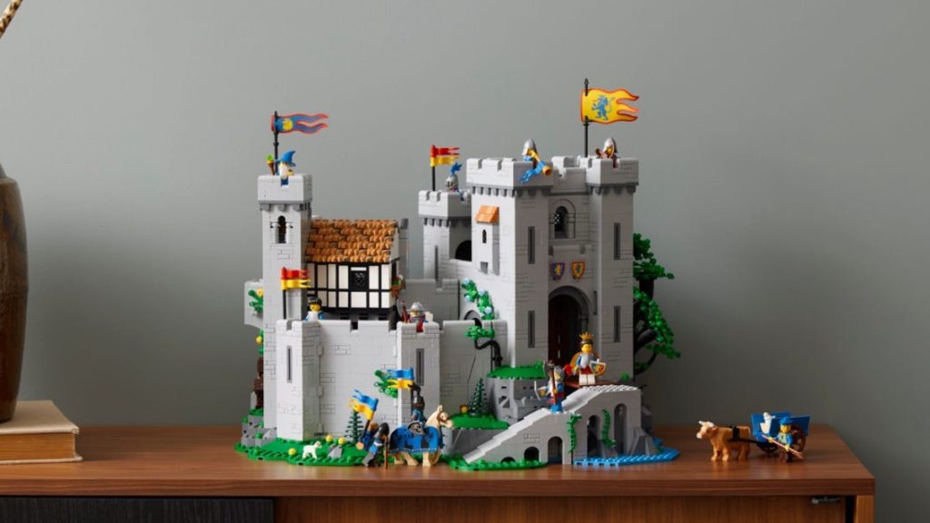 LEGO 10305 Lion Knights Castle lifestyle 2 featured 1024x576