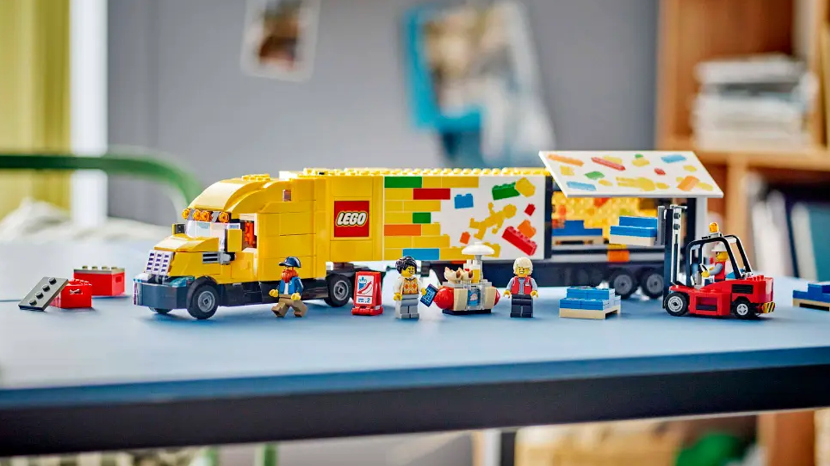 Life-sized LEGO Truck rolling into Smyths Toys Superstores