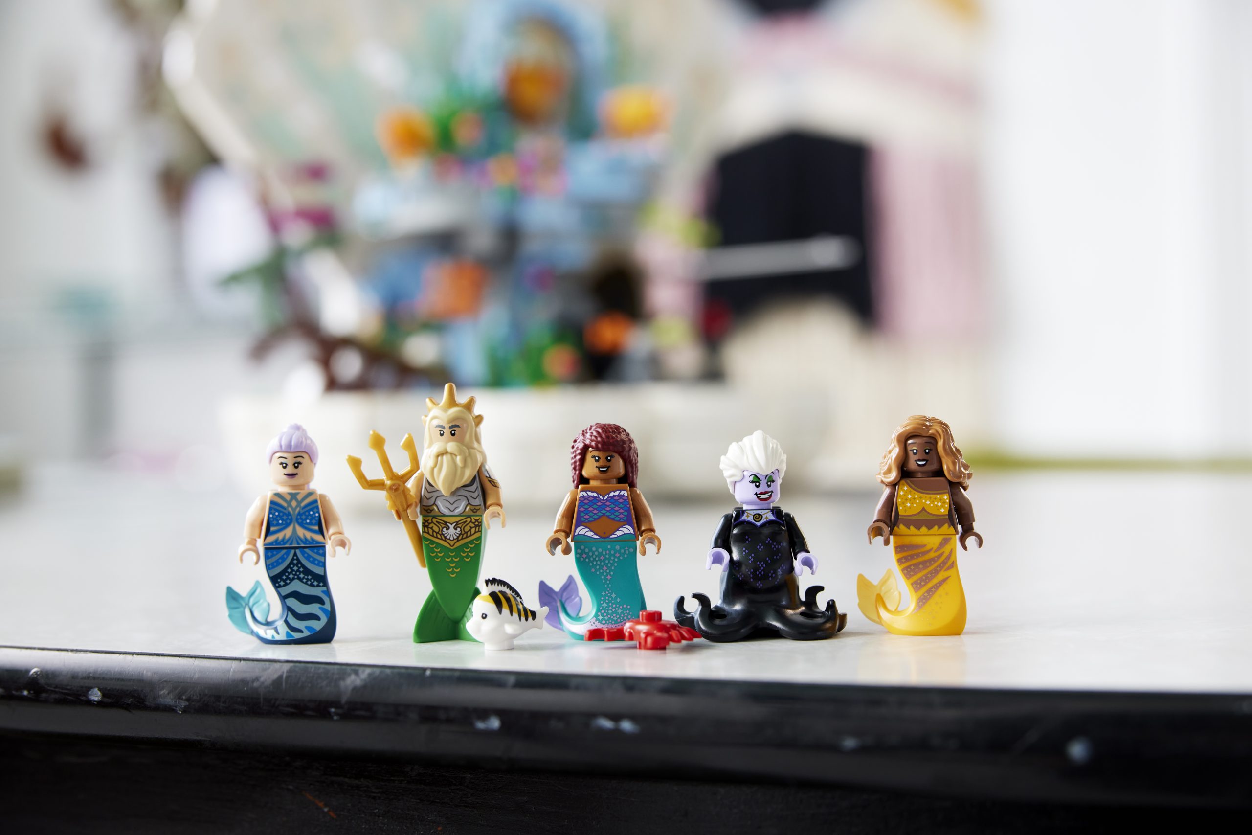 LEGO Disney 43225 Little Mermaid Royal Clamshell Lifestyle Minifigures 02 scaled