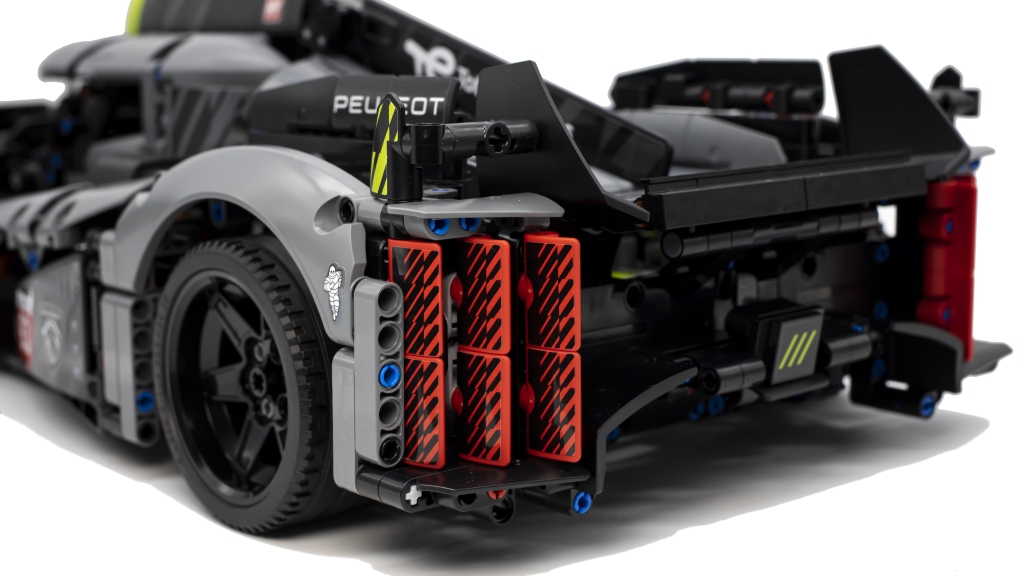 LEGO Technic 42156 PEUGEOT 9X8 24H Le Mans Hybrid Hypercar 7 1024x576