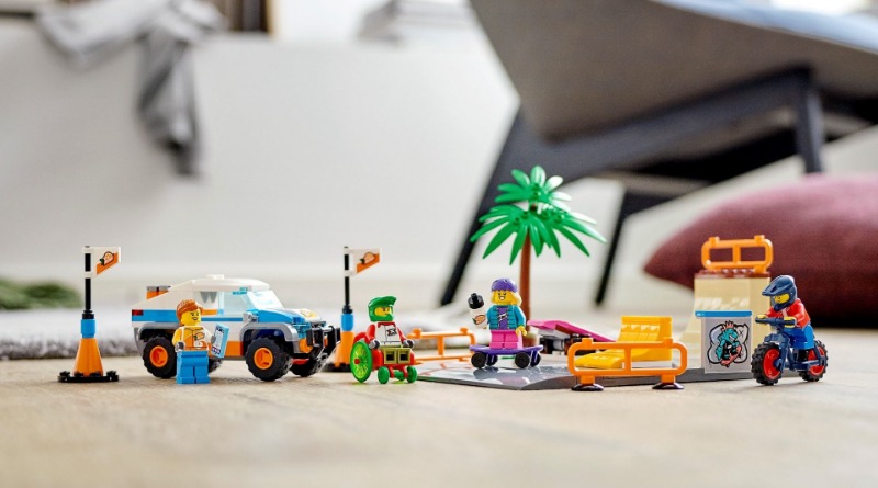 New LEGO CITY polybag pairs well with 60290 Skate Park