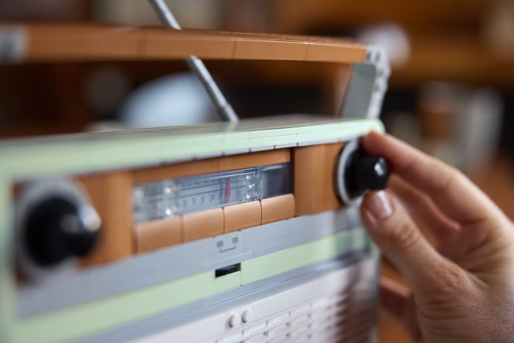 LEGO Icons 10334 Retro Radio 15 1024x683
