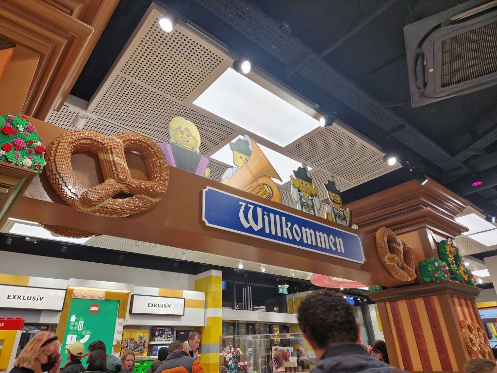 LEGO Store Munich Display 1024x768