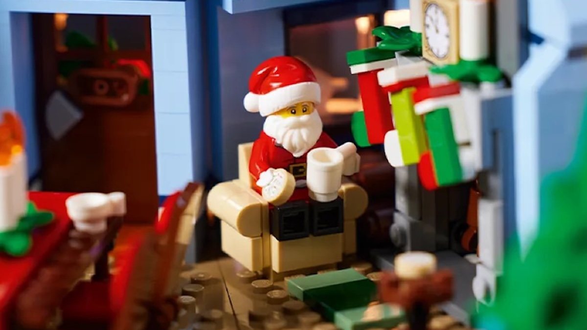 Mystery festive LEGO Insiders item spotted online