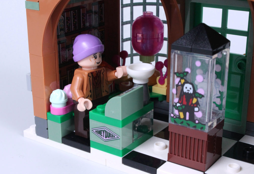LEGO Harry Potter 76388 Hogsmeade Village Visit review 7
