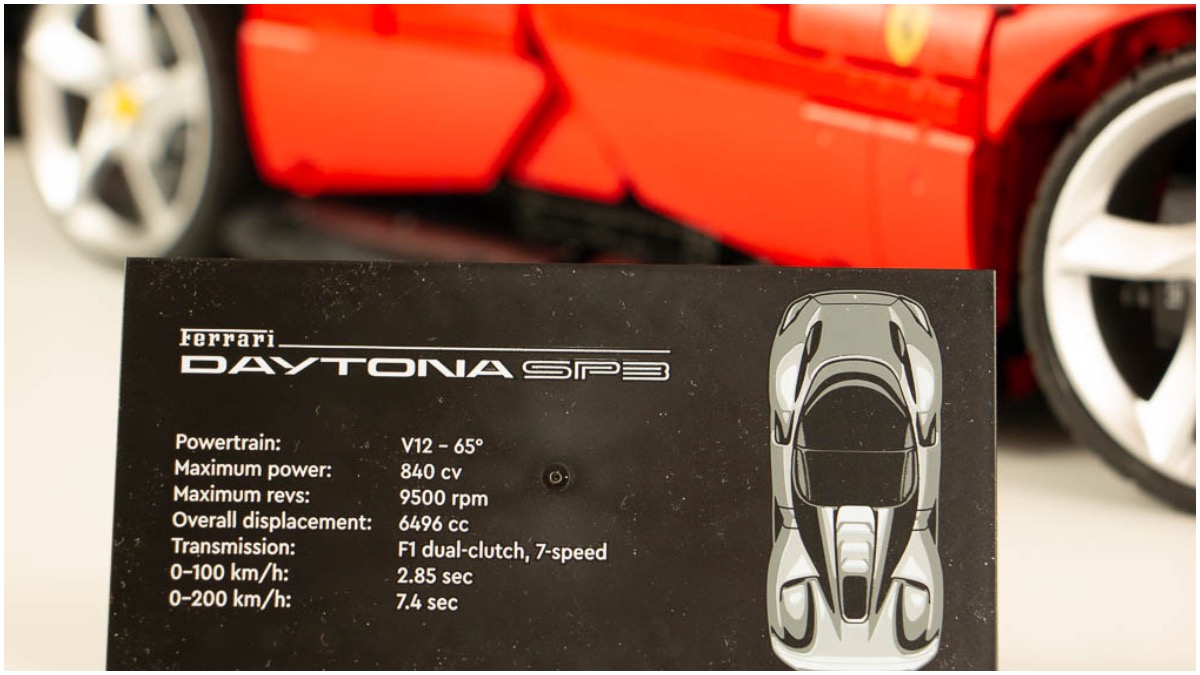 Printed plaque in LEGO Technic 42413 Ferrari Daytona SP3 raises questions about stickers
