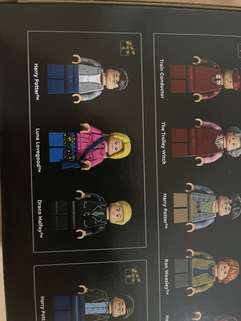LEGO Harry Potter 76405 Hogwarts Express Collectors Edition minifigures close up 3 768x1024