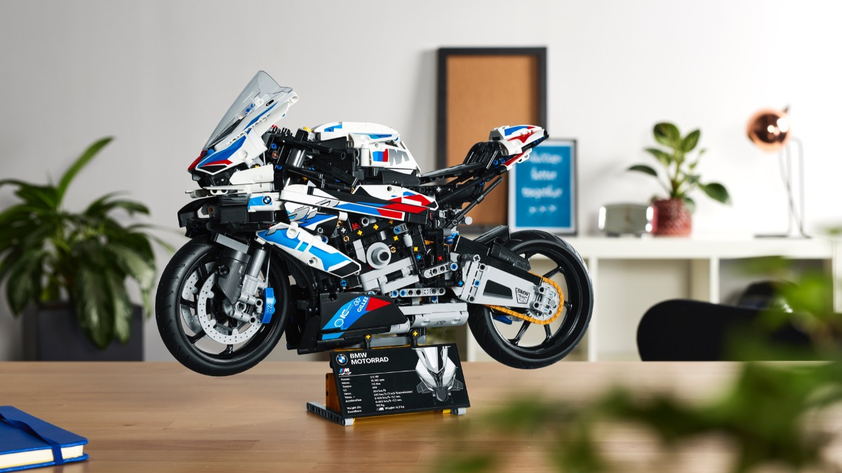 LEGO Technic 42130 BMW M 1000 RR officially revealed