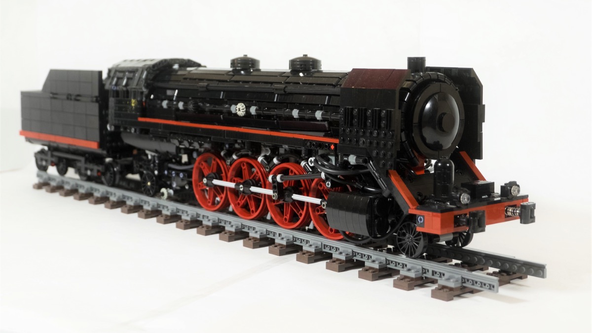 Functioning LEGO train rolls into the Ideas review station