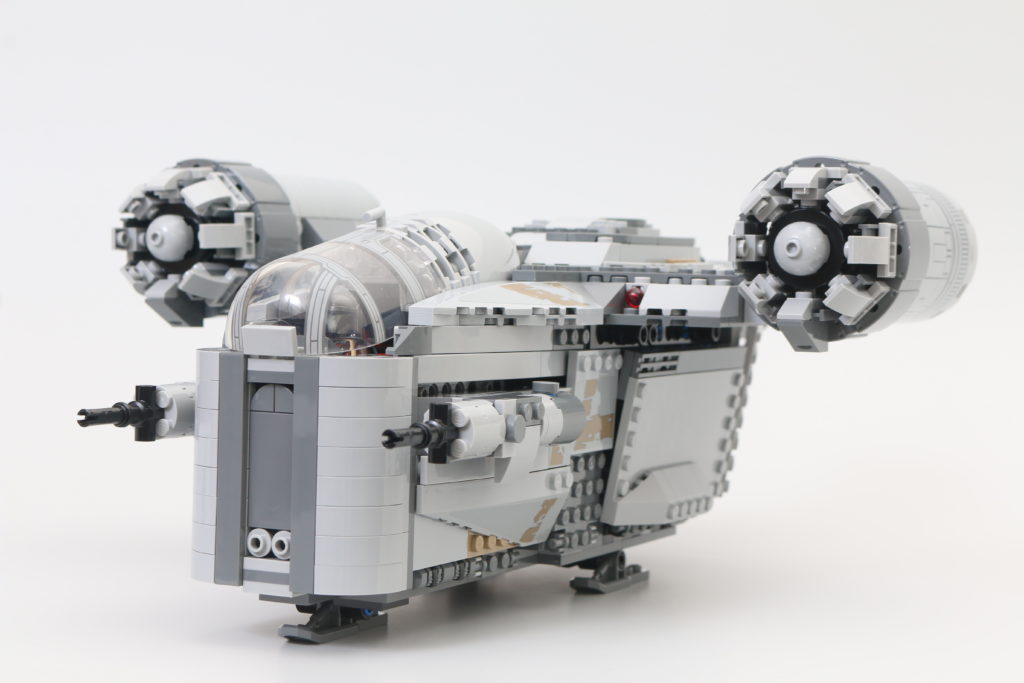 LEGO Star Wars 75292 The Mandalorian Bounty Hunter Transport The Razor Crest review 25
