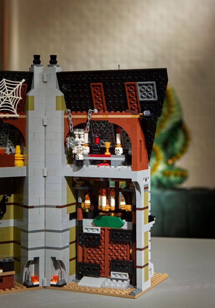 LEGO 10273 Haunted House 34