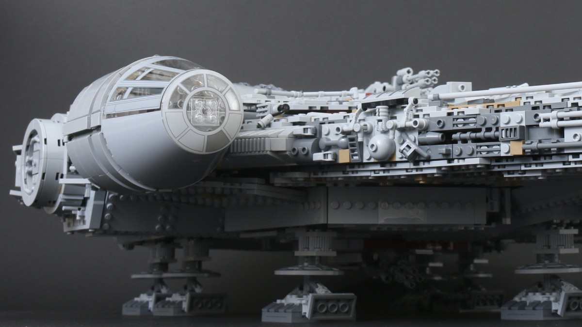 LEGO Star Wars fans alarmed by mind-bending video of UCS Millennium Falcon