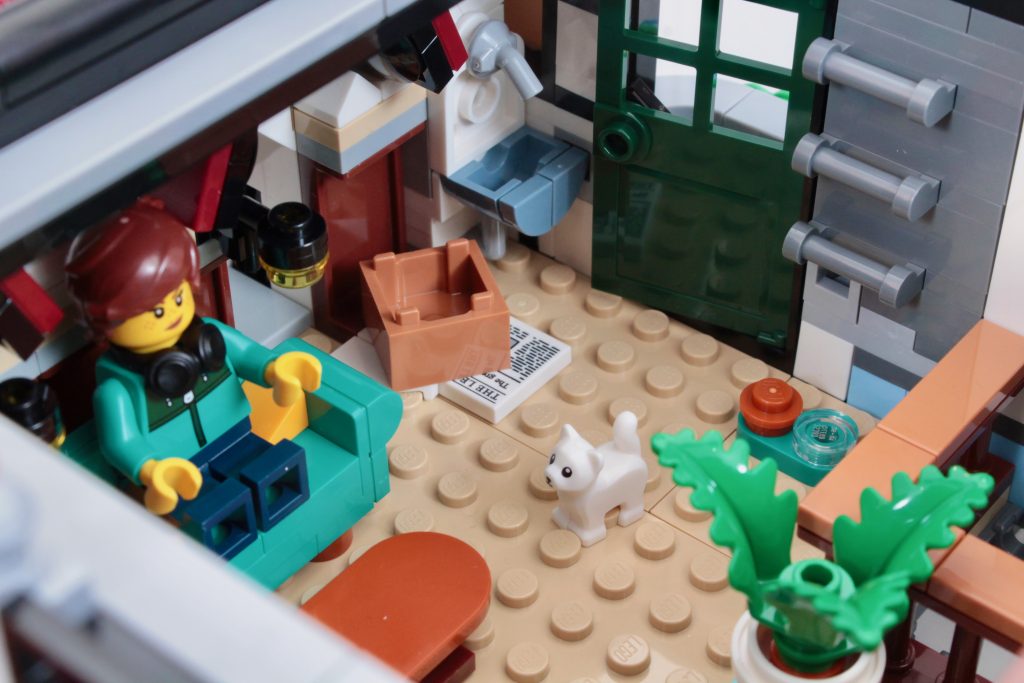 LEGO Icons 10350 Tudor Corner review 46 1024x683