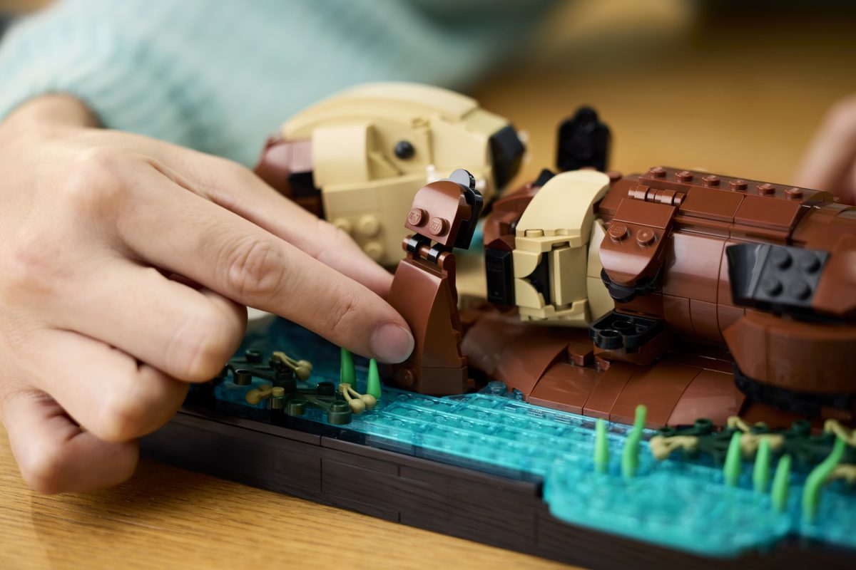 LEGO Ideas 21366 floating sea otters 3 1200x800