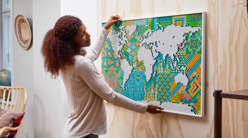 Travel the globe in the LEGO 31203 World Map designer video