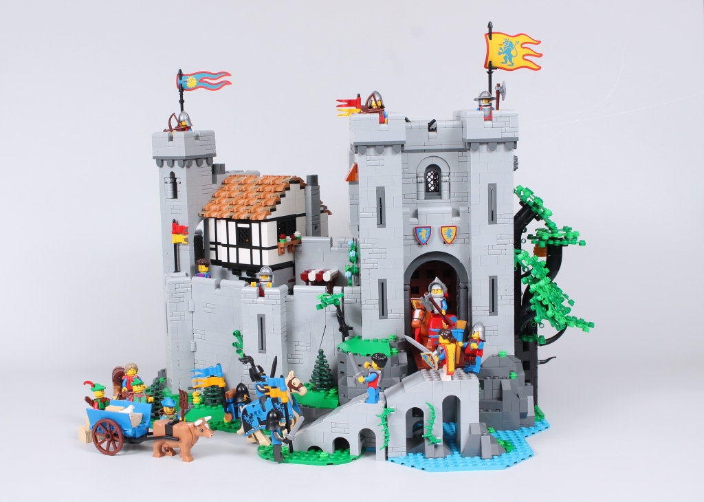 LEGO Icons 10305 Lion Knights Castle critique 1 1024x730
