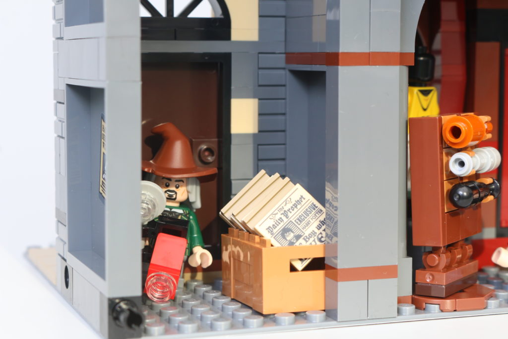 LEGO Harry Potter 75978 Diagon Alley review 64