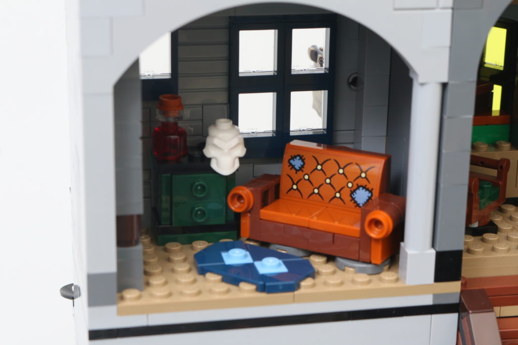 LEGO Harry Potter 75978 Diagon Alley review 83