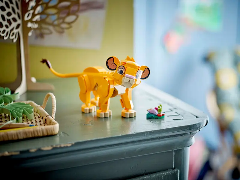 LEGO Disney 43243 Simba the Lion King Cub Lifestyle 4