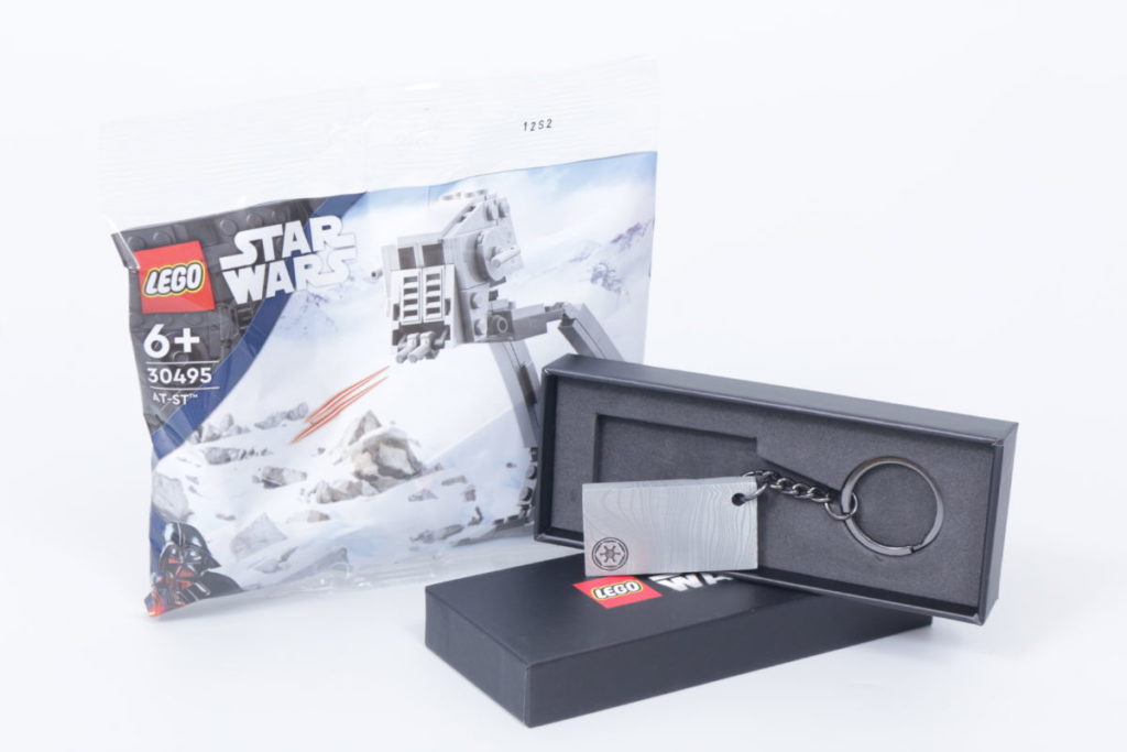LEGO Star Wars 5007403 The Mandalorian Beskar Keyring 30495 AT ST gift with purchase review 1 1024x683