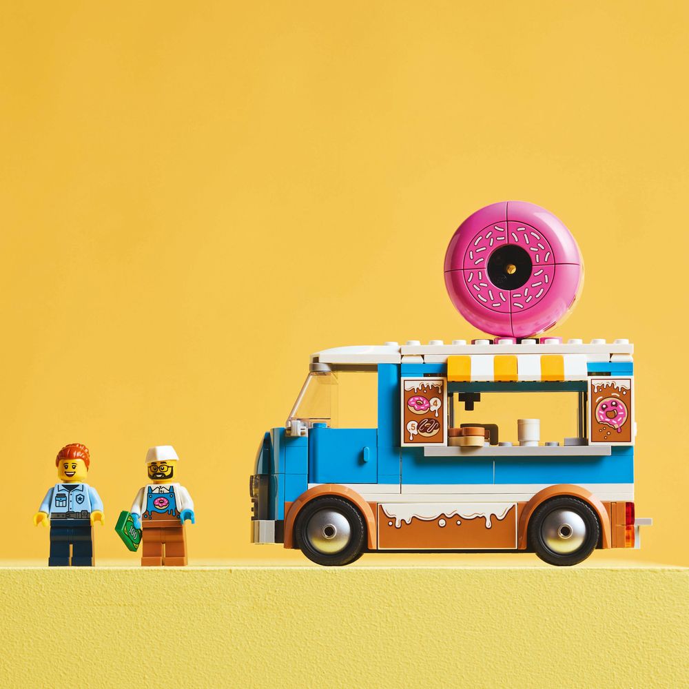 LEGO City 60452 Donut Truck 10