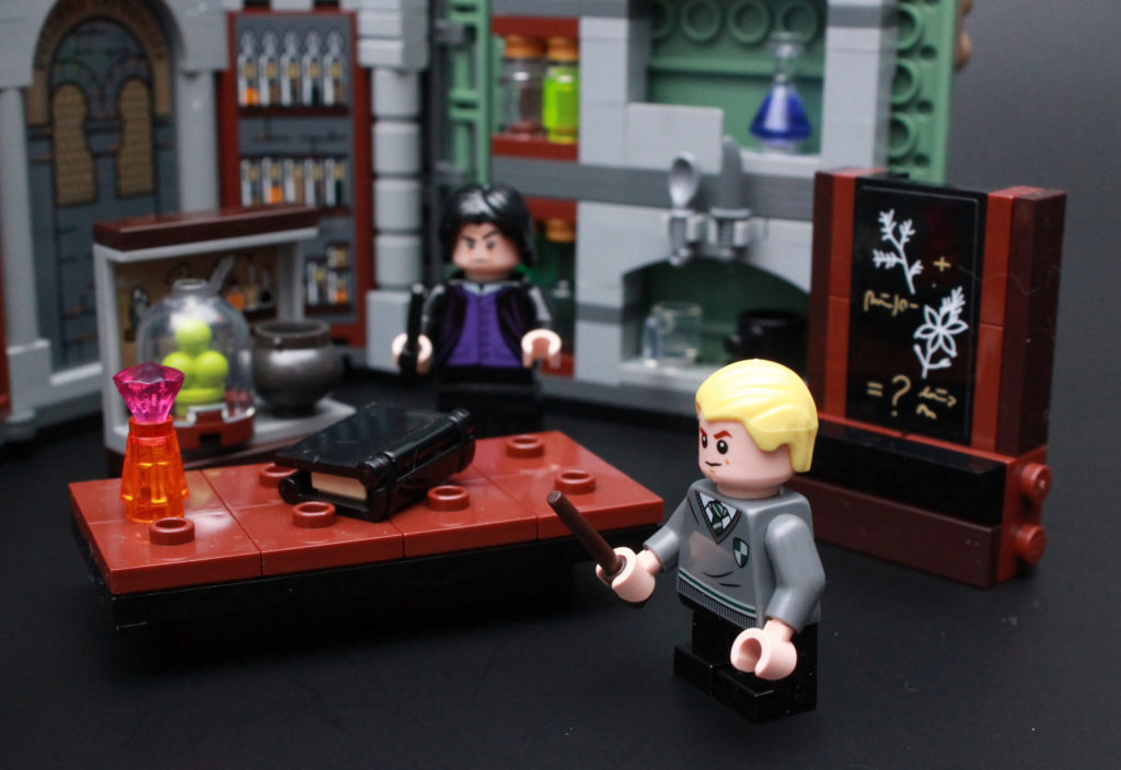 LEGO Harry Potter 76383 Potions Class review 2