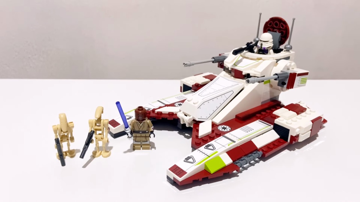 First hands-on look at LEGO Star Wars 75342 Republic Fighter Tank