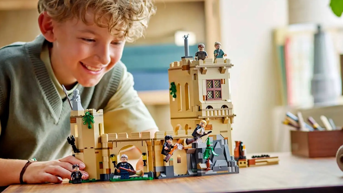 Most-detailed LEGO Harry Potter Hogwarts Castle continues
