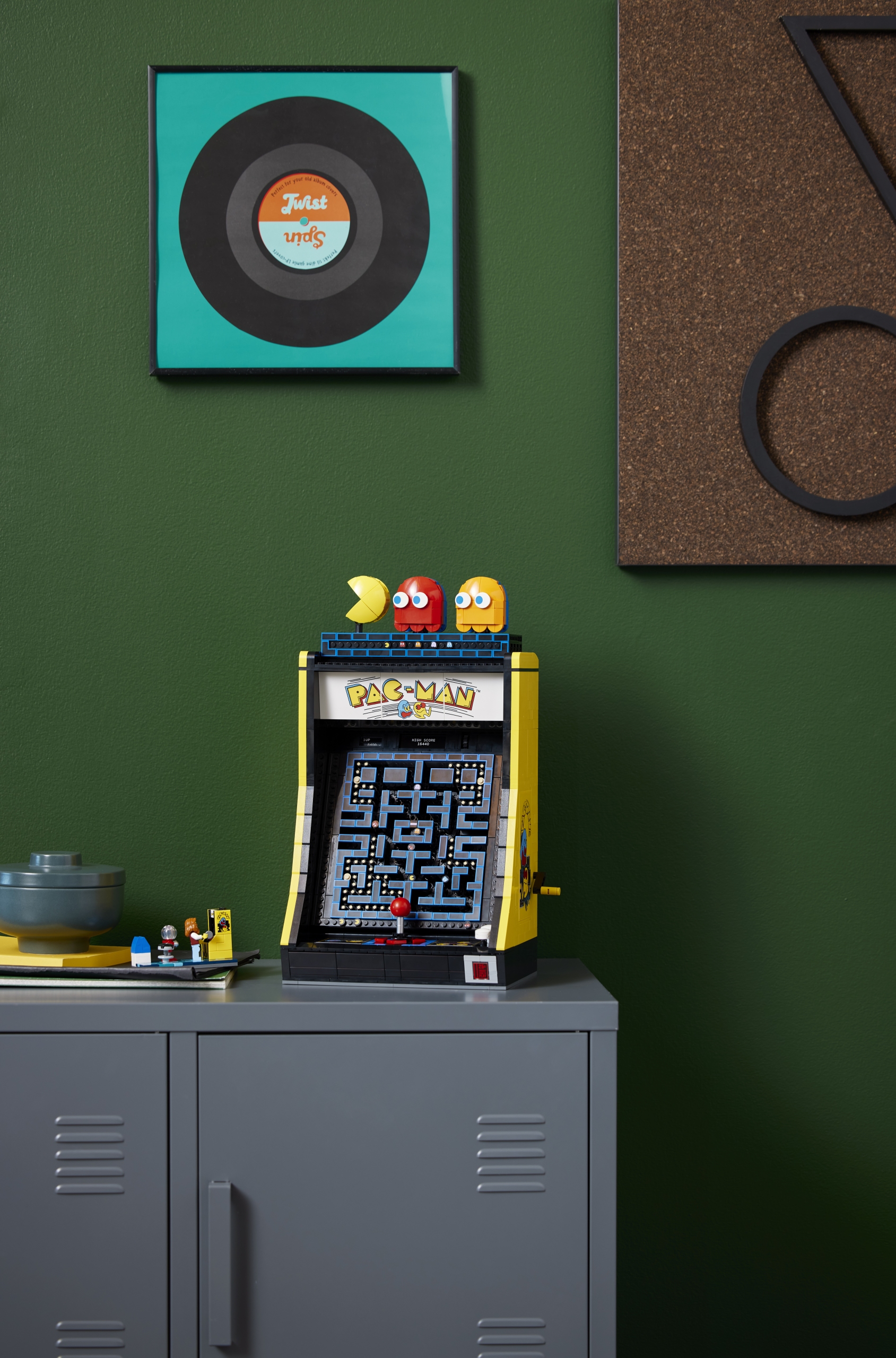 LEGO Icons 10323 PAC MAN Arcade 5 scaled