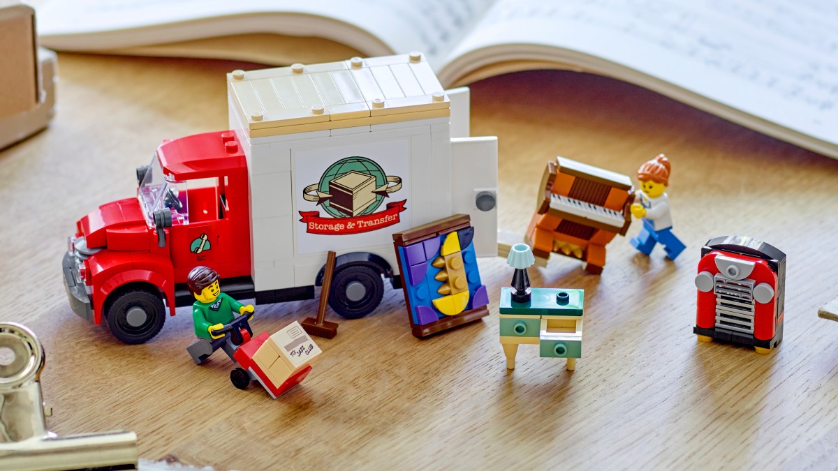 More details on LEGO Icons 40586 Moving Truck GWP