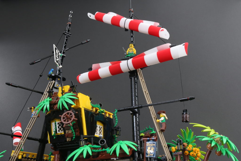 LEGO Ideas 21322 Pirates of Barracuda Bay review 22