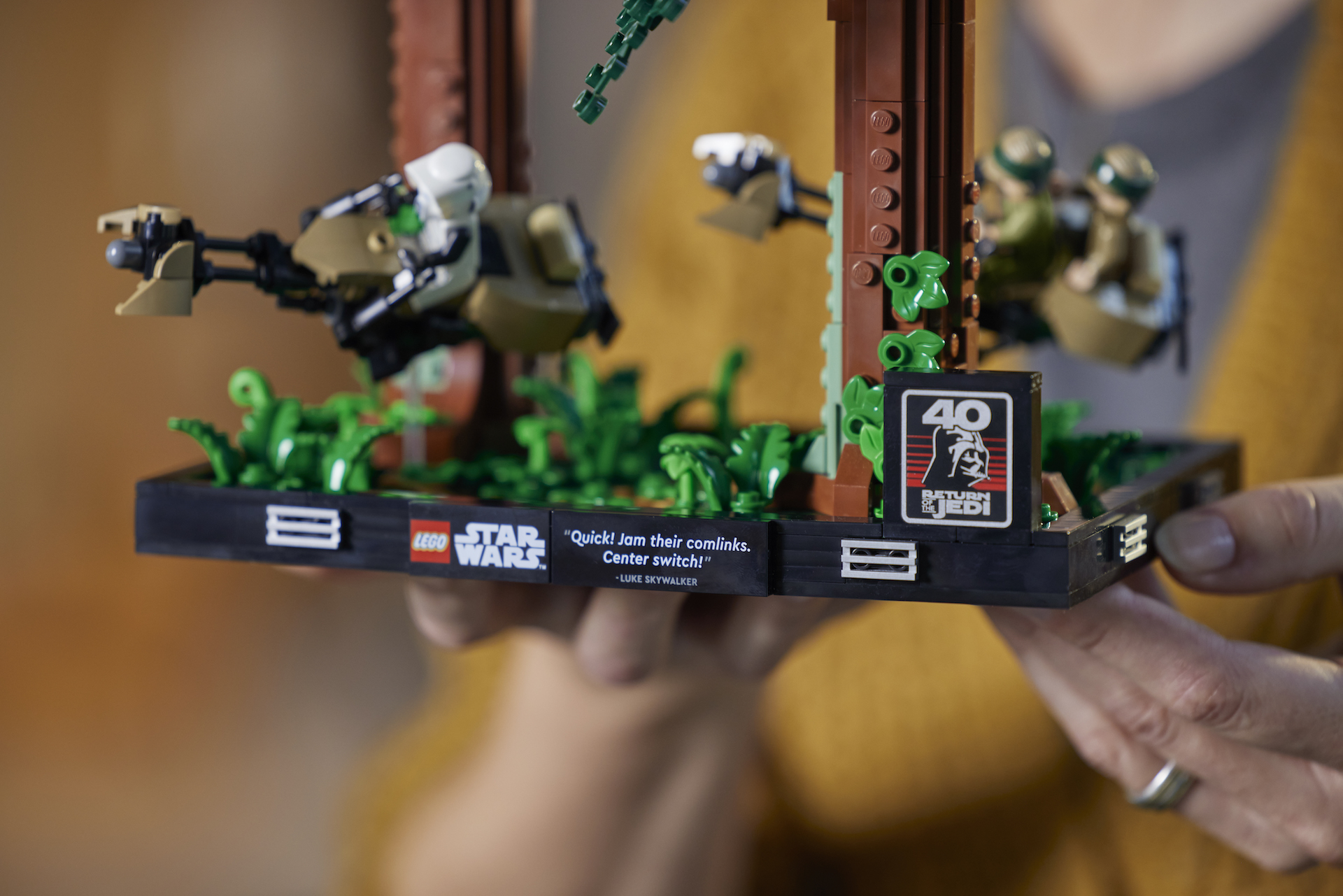 LEGO Star Wars 75353 Endor Speeder Chase Diorama 6