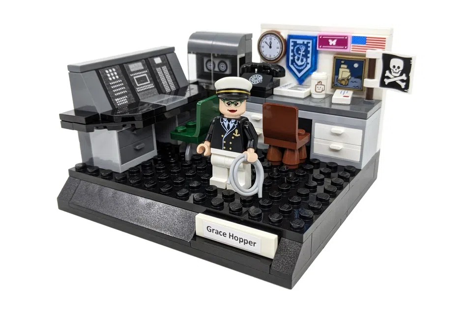 LEGO Ideas Women of computing 1
