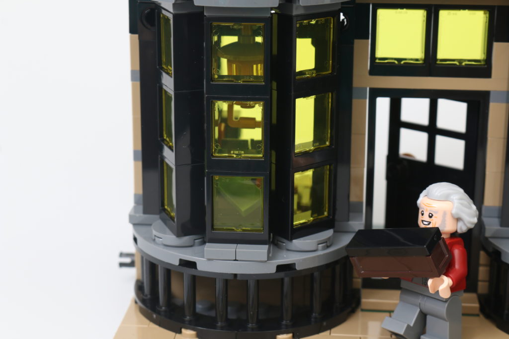 LEGO Harry Potter 75978 Diagon Alley review 73