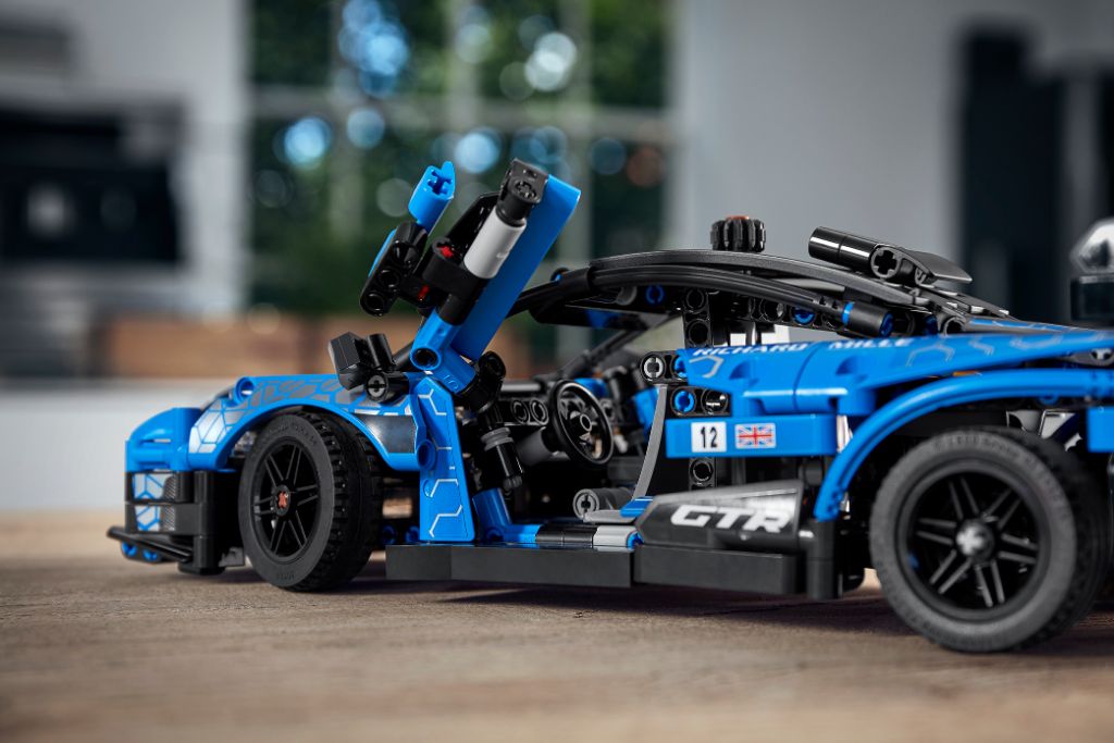 LEGO Technic 42123 McLaren Senna GTR 7