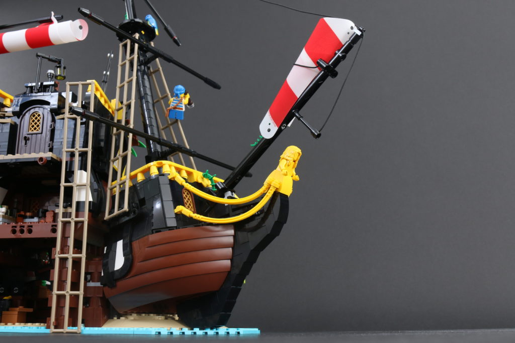 LEGO Ideas 21322 Pirates of Barracuda Bay review 33