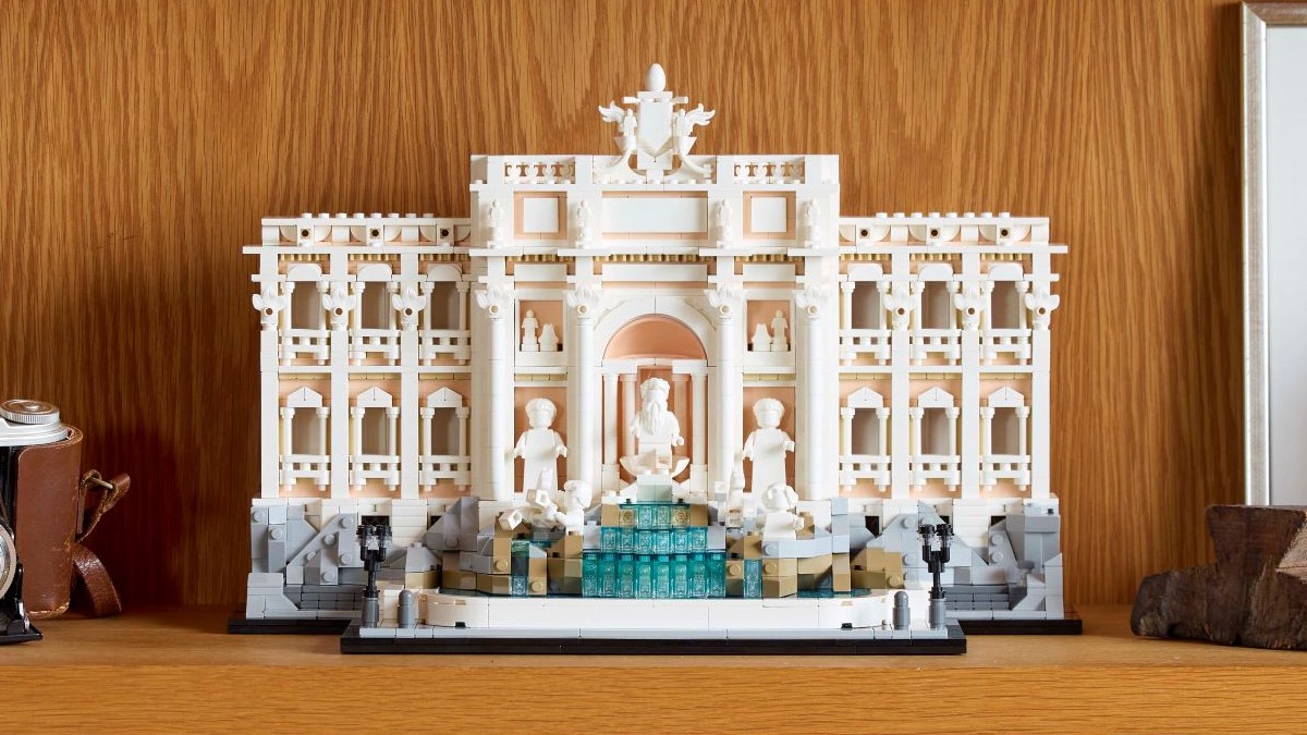 LEGO Trevi Fountain only recreates one side of the monument, with good reason