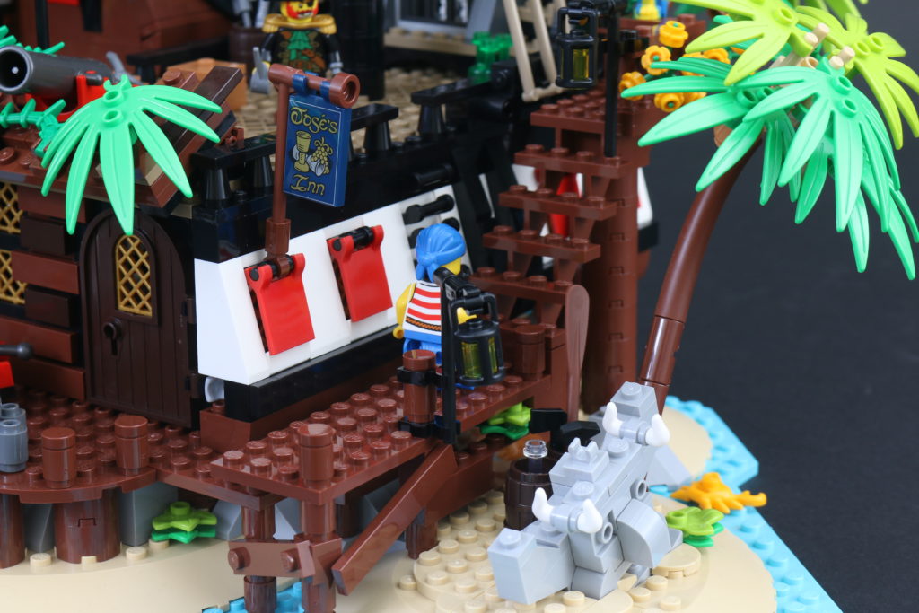 LEGO Ideas 21322 Pirates of Barracuda Bay review 20