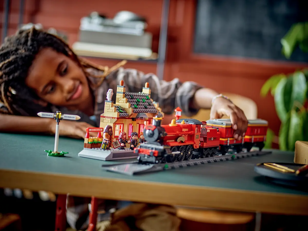 LEGO Harry Potter 76423 Hogwarts Express Hogsmeade Station 9