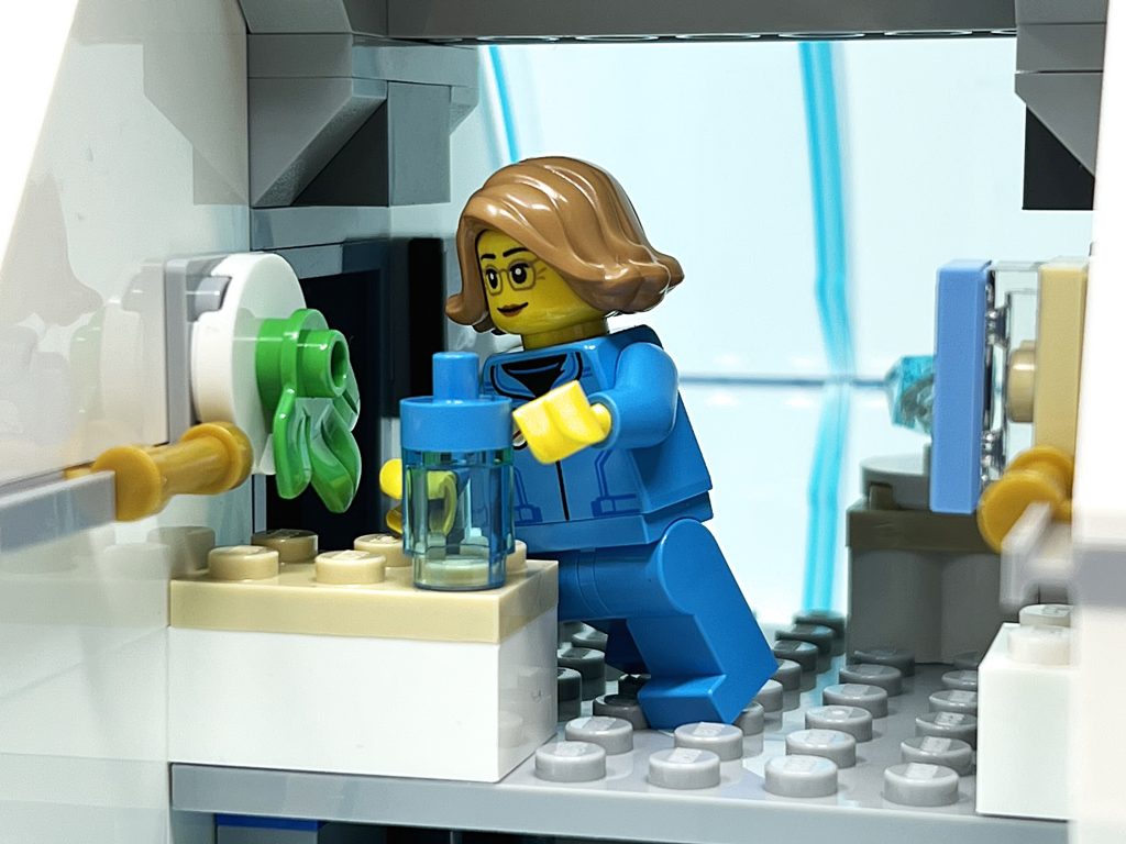 LEGO CITY 60349 Lunar Space Station review 4 1024x768